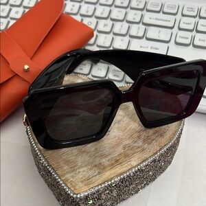 Chic Black Sunglasses Beautiful Women Sunglasses 🕶️ New this are inspired by